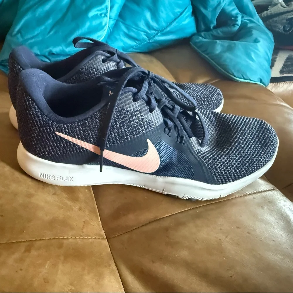 Nike Training Flex TR8 Navy Coral Running Shoes wms 9 - Picture 1 of 6
